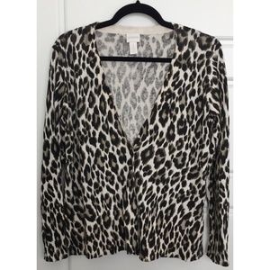 CHICOS Cheetah Print V-Neck Lightweight Cardigan